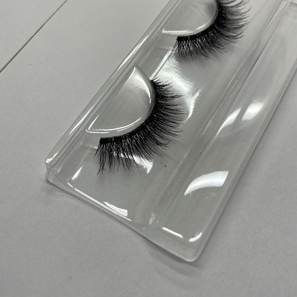 TARTE - Goddess False Lashes - Picture 5 of 7